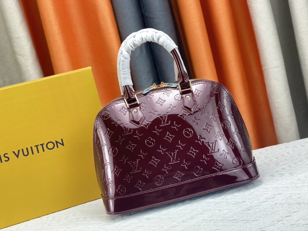 WellDesigned 4731 Louis Vuitton AAA Quality Handbags For Women - Image 3