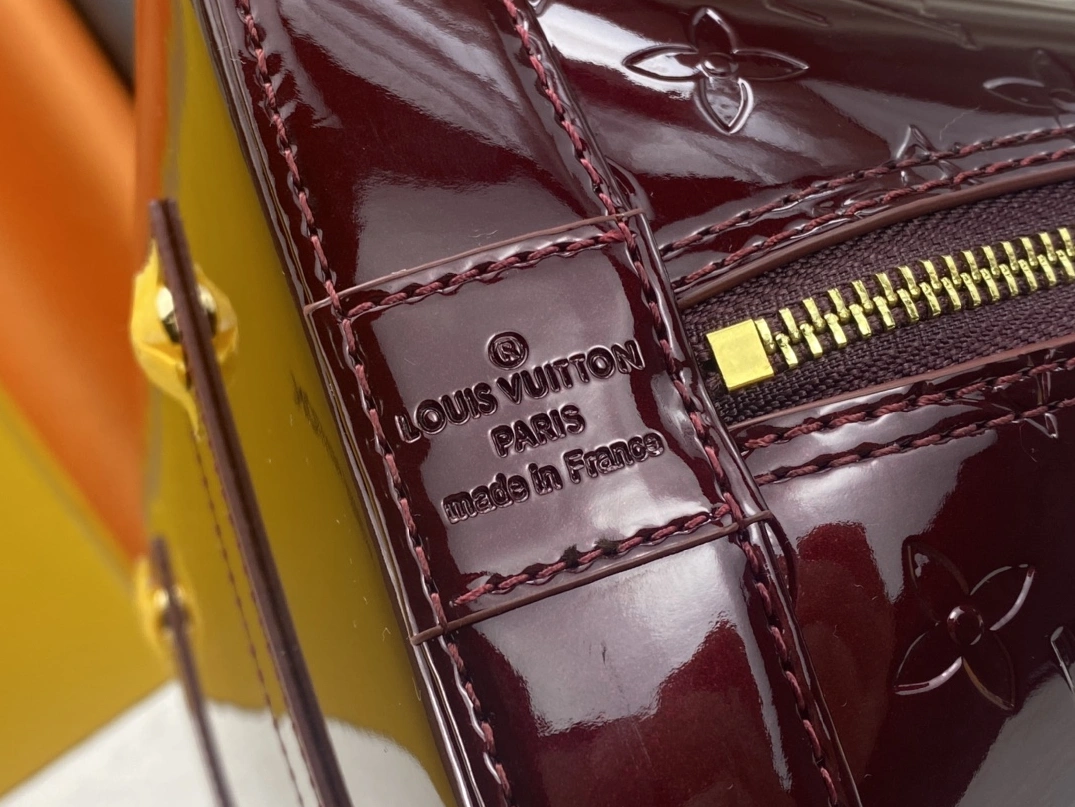 WellDesigned 4731 Louis Vuitton AAA Quality Handbags For Women - Image 6