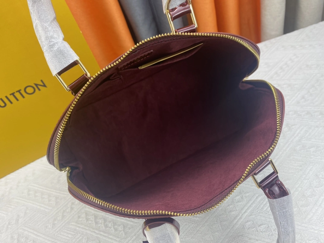 WellDesigned 4731 Louis Vuitton AAA Quality Handbags For Women - Image 7