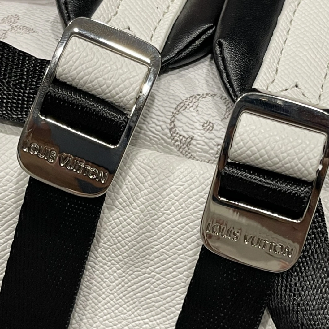 WellDesigned 5633 Louis Vuitton AAA Quality Backpacks For Unisex - Image 7