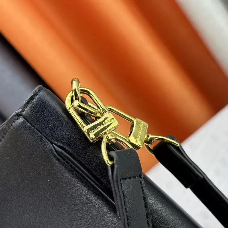 WellDesigned 7095 Louis Vuitton AAA Quality Messenger Bags For Women - Image 6