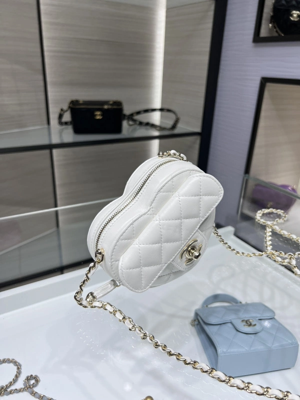 Comfortable CHANEL HEART CHANELUTCH WITH CHAIN 1775 - Image 7
