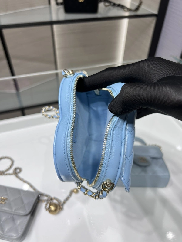 Trendy CHANEL HEART CHANELUTCH WITH CHAIN 1778 - Image 10