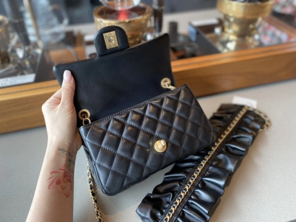 Fashionable CHANEL FLAP BAG 679 - Image 10