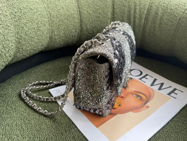 WellDesigned CHANEL FLAP BAG 459 - Image 9