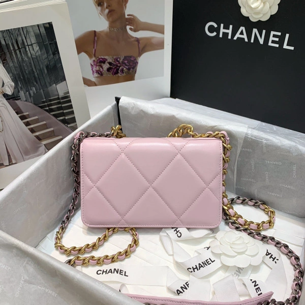 StreetReady CHANEL19 WALLET ON CHAIN 65 - Image 3
