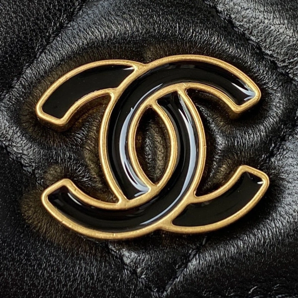 WellDesigned CHANEL CHANELUTCH WITH CHAIN 1786 - Image 4