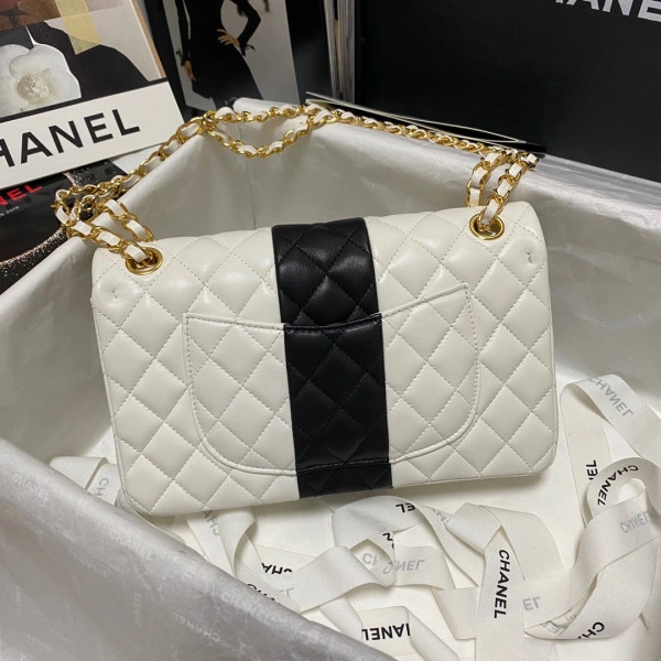ModernLook CHANEL CHANELASSIC HANDBAG 611 - Image 4