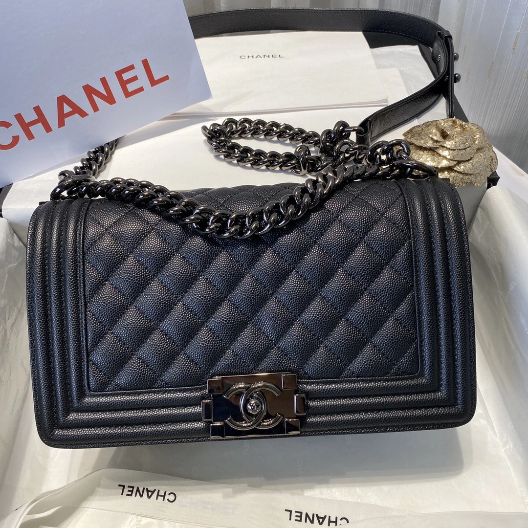 WellDesigned CHANEL BOY BAG 221 - Image 3