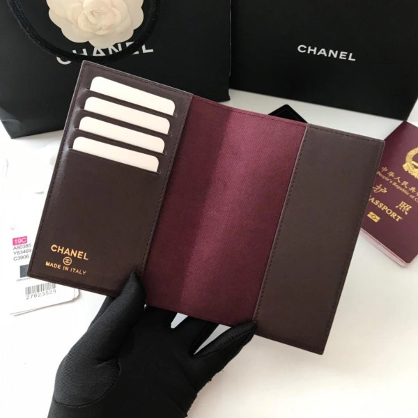 Fashionable CHANEL PASSPORT HOLDER 1819 - Image 4
