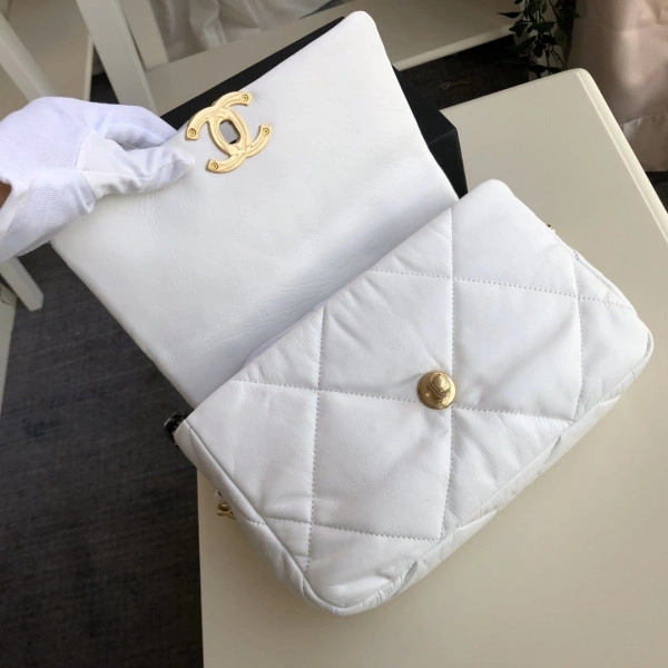 CHANEL 19 FLAP BAG AllSeason 98 - Image 7