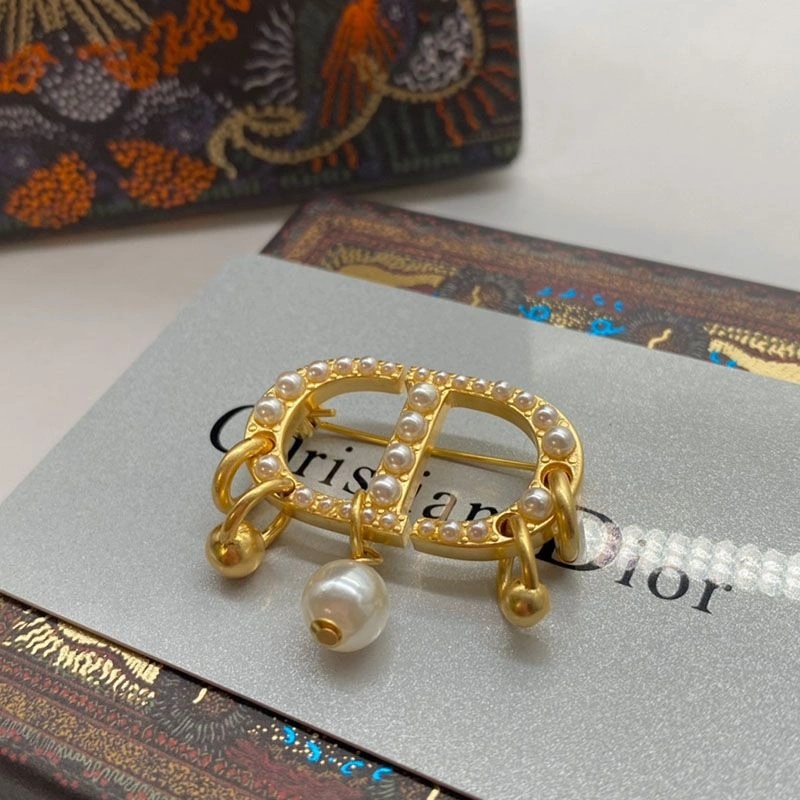 Dior 30 Montaigne Brooch Metal And White Resin Pearls Gold - Image 3