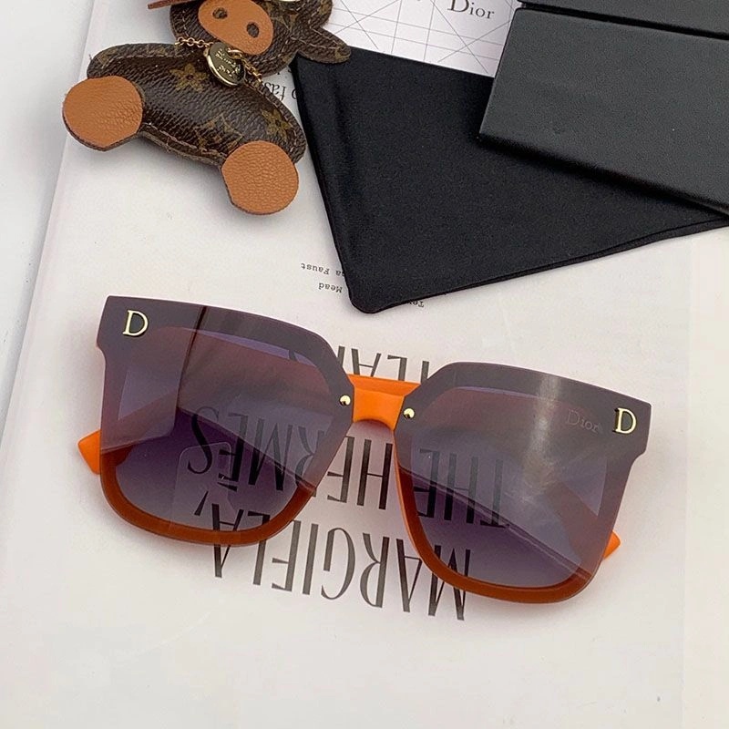 Dior CD8011 Rectangular Sunglasses - Image 3