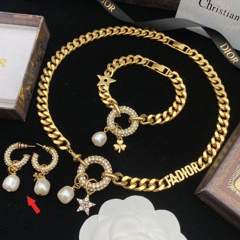 Dior Clair D Lune Earrings Metal, White Crystals and White Resin Pearl Gold - Image 3