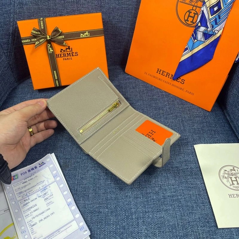 Hermes Bearn Compact Wallet Epsom Leather Gold Hardware In Grey - Image 3