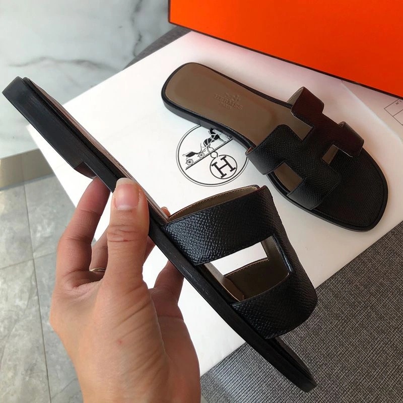 Hermes Oran Slides Women Grain Calfskin In Black - Image 3