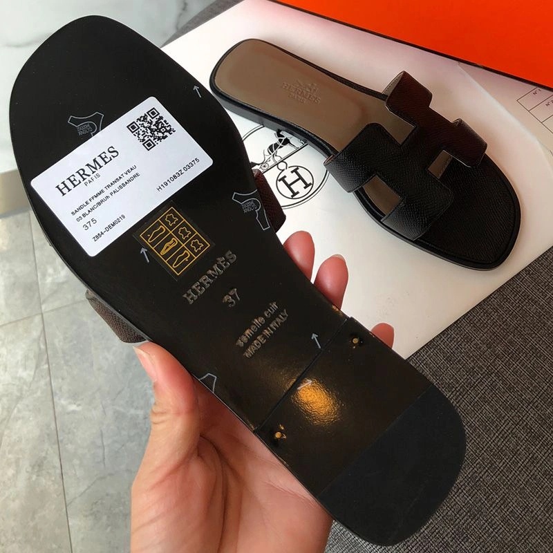 Hermes Oran Slides Women Grain Calfskin In Black - Image 4