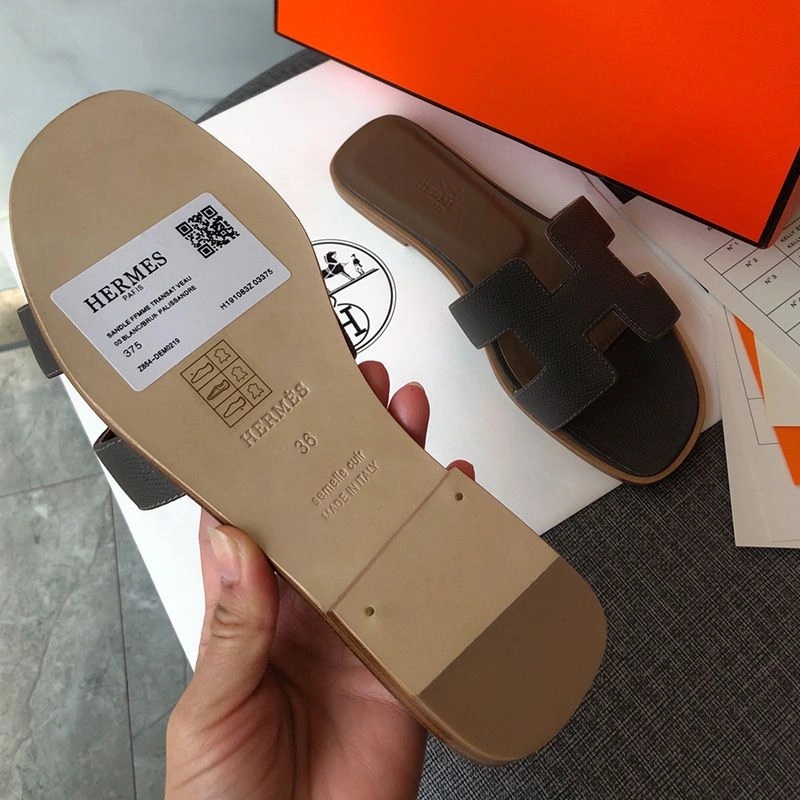 Hermes Oran Slides Women Grain Calfskin In Black Grey - Image 4