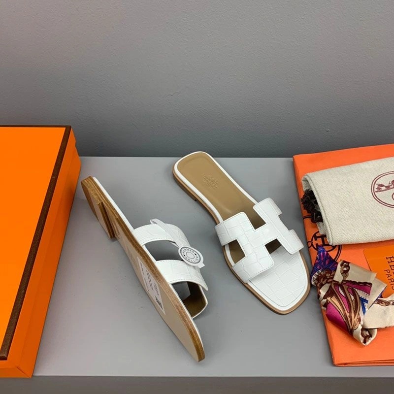 Hermes Oran Slides Women Crocodile Leather In White - Image 4