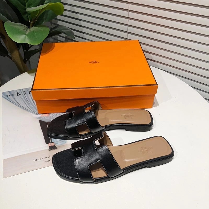 Hermes Oran Slides Women Calfskin In Black - Image 3