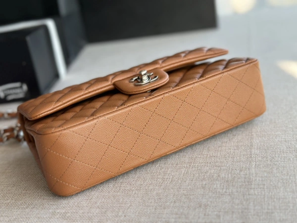 Fashionable CHANEL FLAP BAG 389 - Image 5