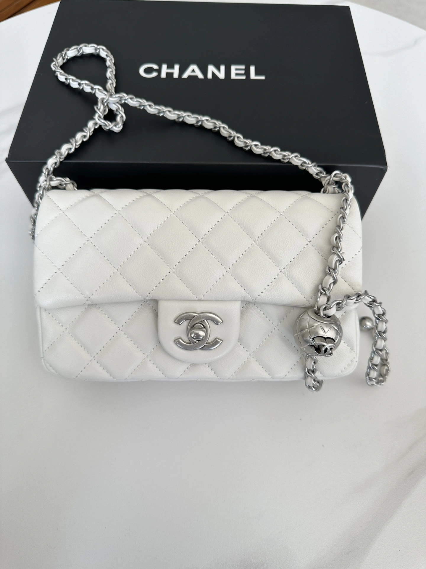 CHANEL FLAP BAG Fashionable 384 - Image 3