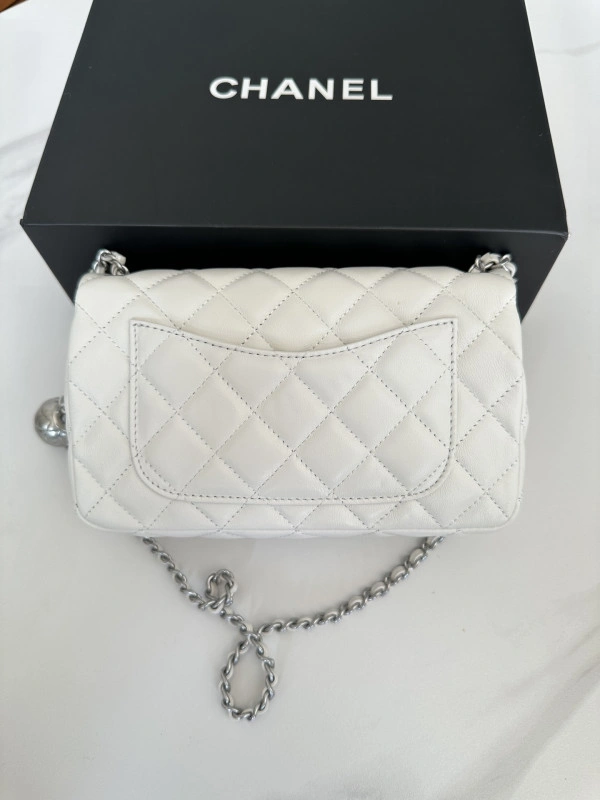 CHANEL FLAP BAG Fashionable 384 - Image 4
