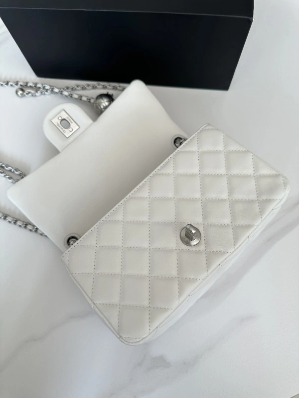 CHANEL FLAP BAG Fashionable 384 - Image 7