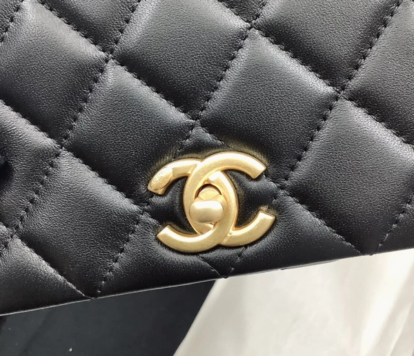 CHANEL MINI FLAP BAG UrbanStyle 355 - Image 9