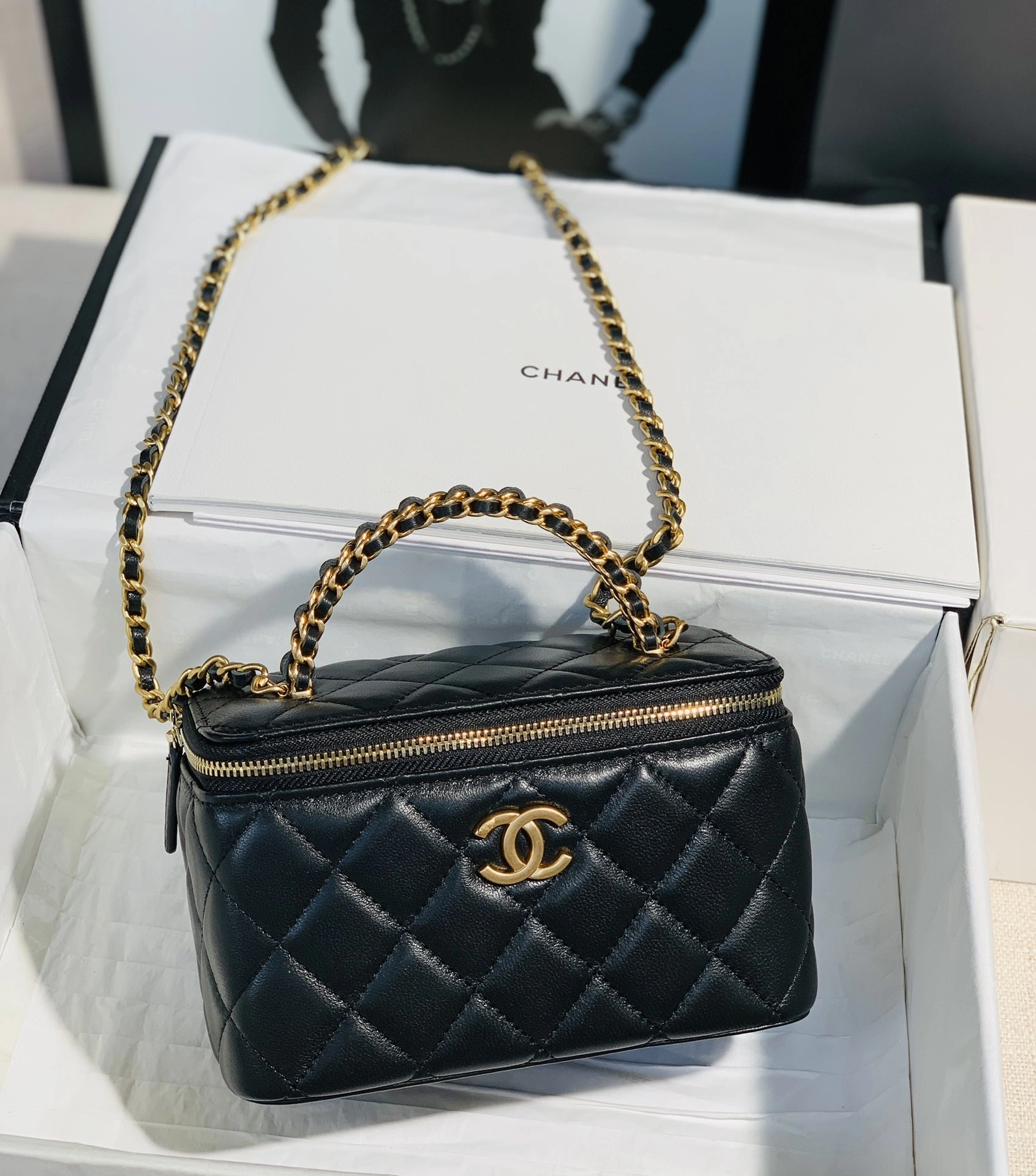 DailyWear CHANEL SMALL VANITY WITH CHANELASSIC CHAIN-16x9.5x8cm 1215