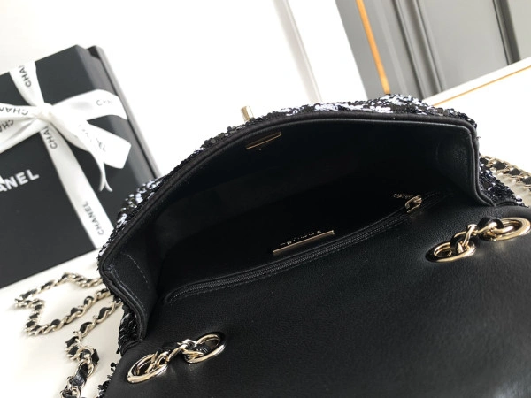 CHANEL FLAP BAG 20CM Popular 284 - Image 9
