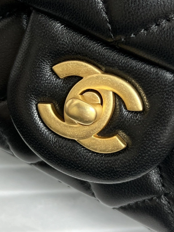 AllSeason CHANEL FLAP BAG 17CM 275 - Image 3