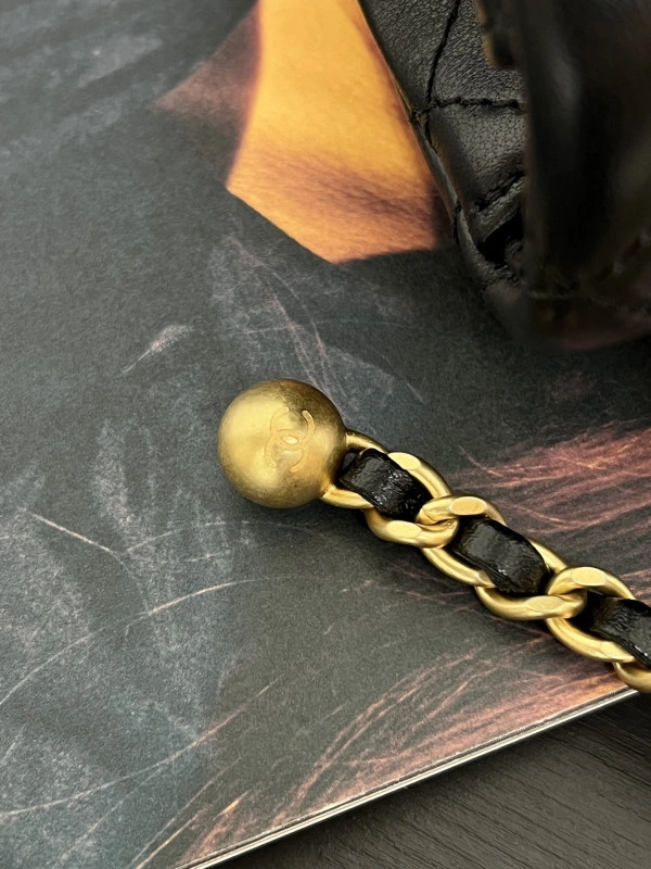 AllSeason CHANEL FLAP BAG 17CM 275 - Image 5