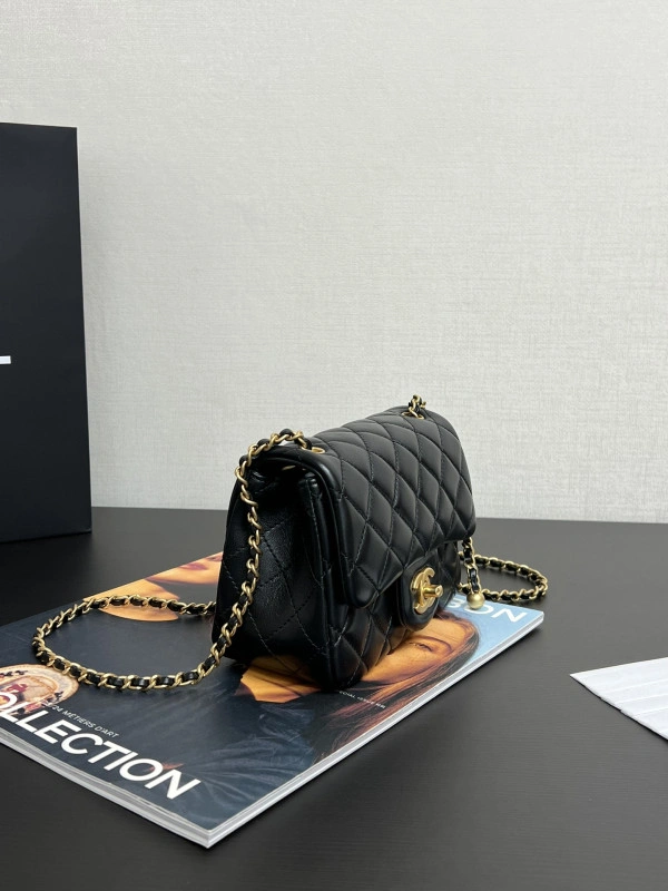 AllSeason CHANEL FLAP BAG 17CM 275 - Image 6