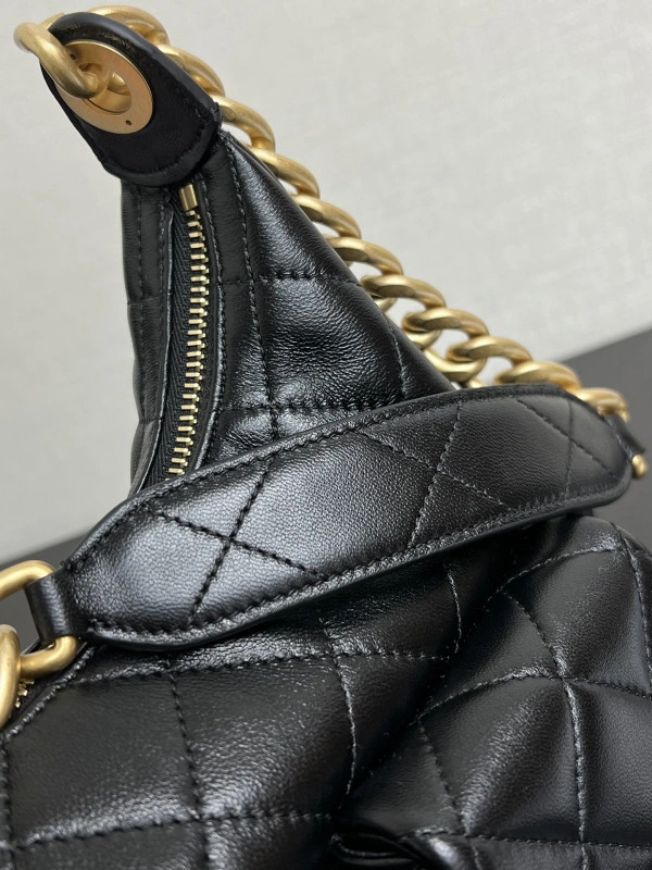 DailyWear CHANEL small Hobo Bag 1425 - Image 6
